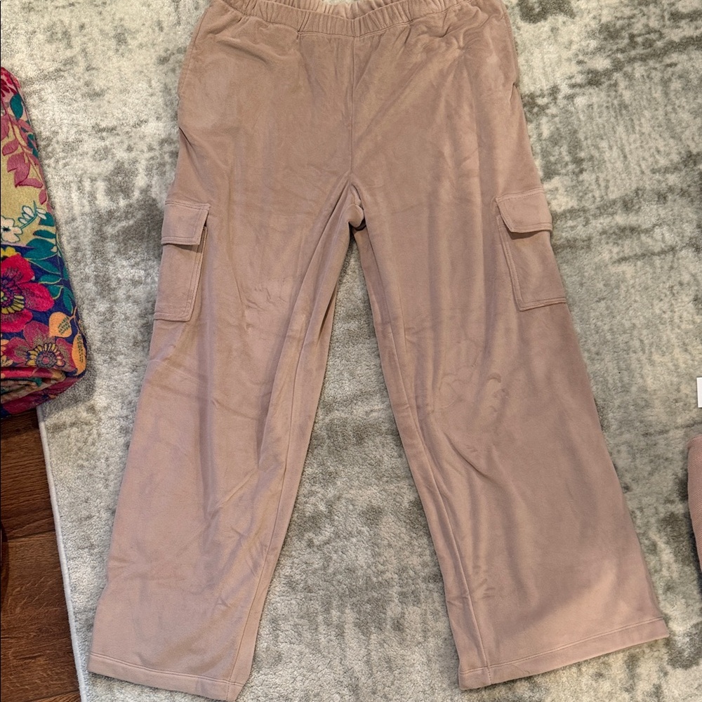 Barefoot Dreams LuxeChic Cream cargo pants - new without tags